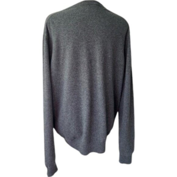 Neiman Marcus grey cashmere V-neck sweater size L - Picture 2 of 6